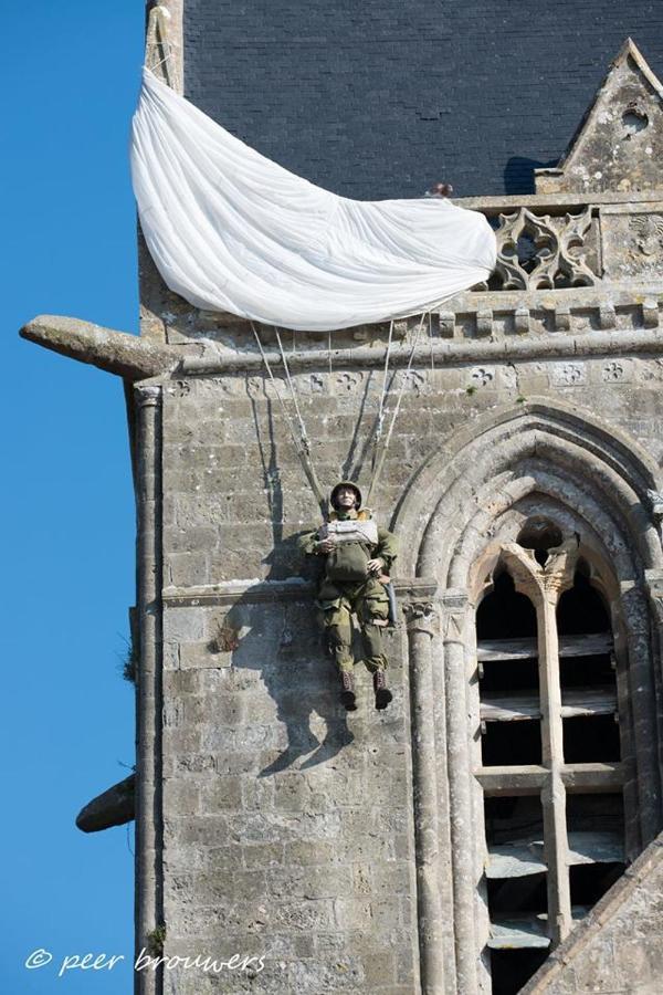 Gite De La Place De L'Eglise Sainte-Mère-Église Extérieur photo