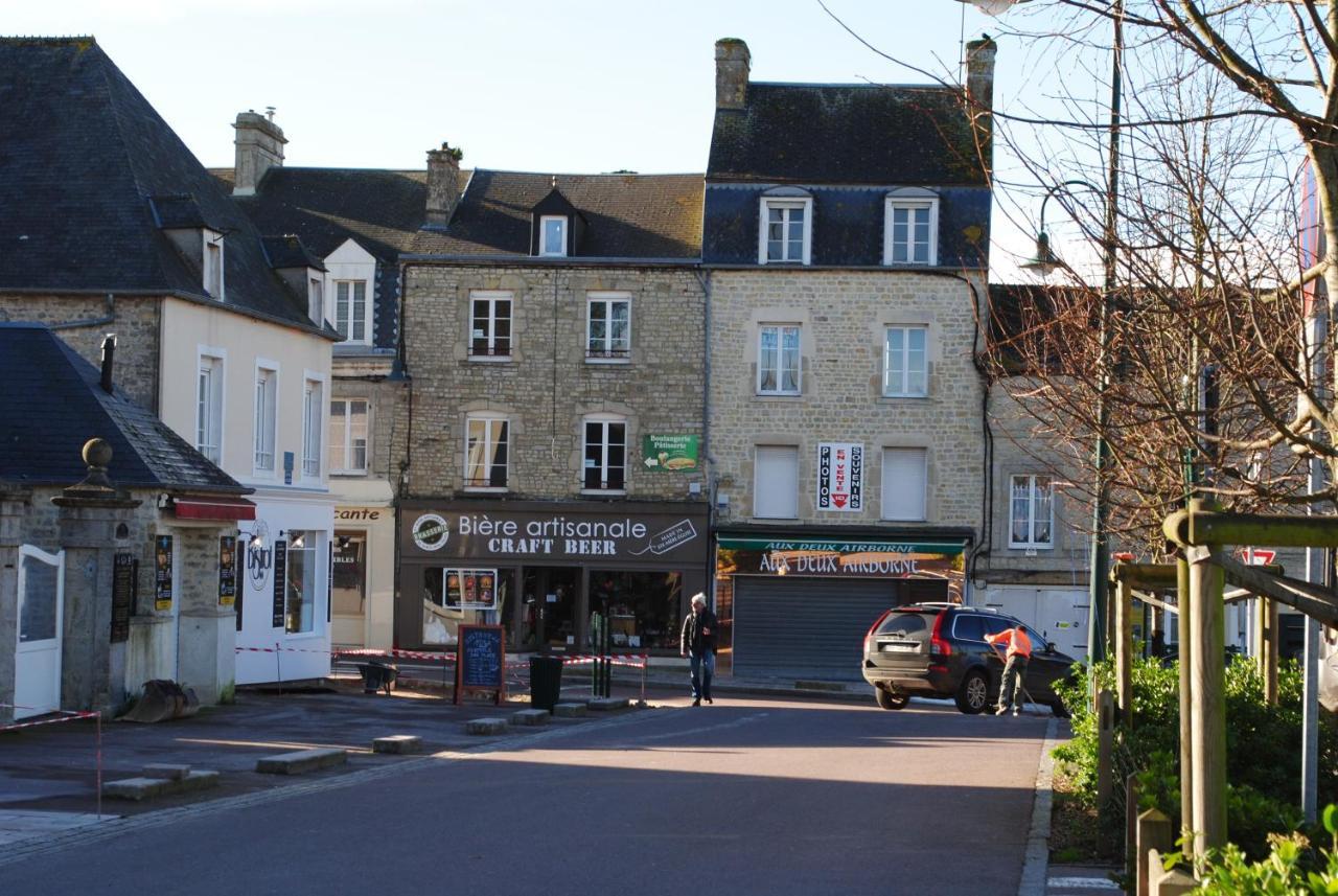 Gite De La Place De L'Eglise Sainte-Mère-Église Extérieur photo