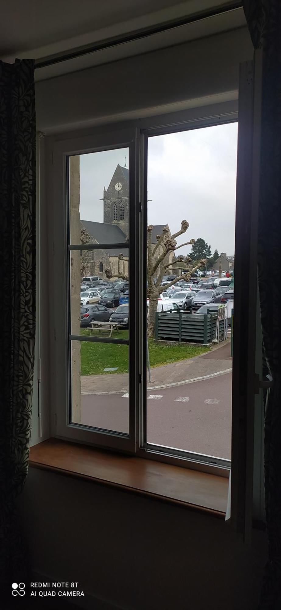Gite De La Place De L'Eglise Sainte-Mère-Église Extérieur photo